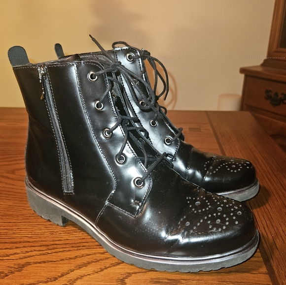 Munro Sara Boot - Picture 2 of 14